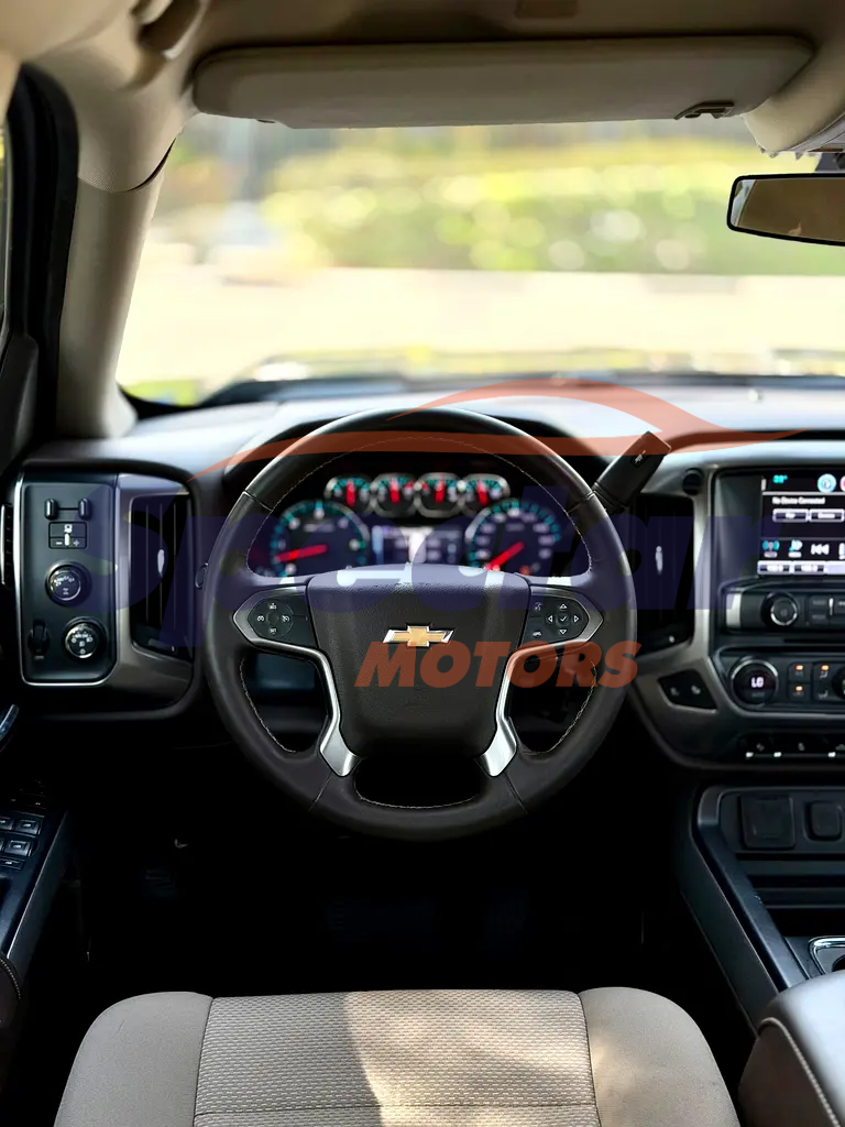 
								Chevrolet Silverado LT full									