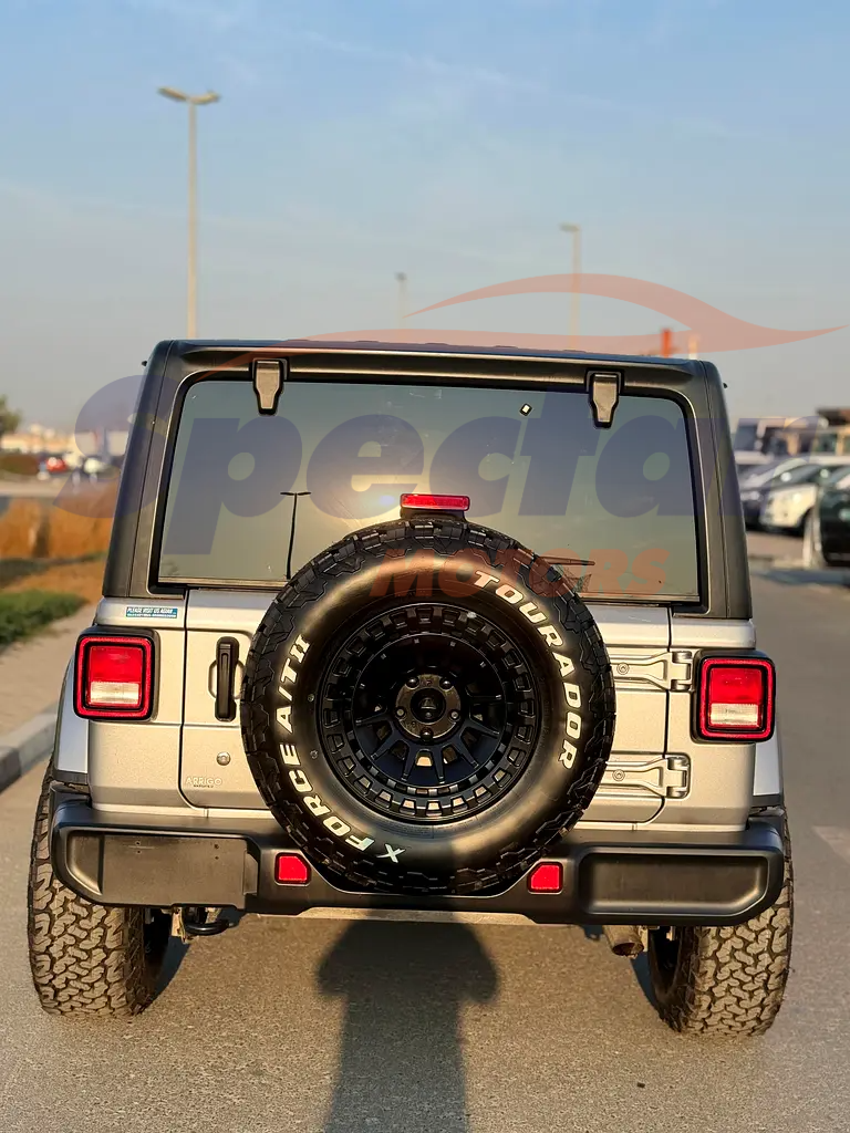 
								Jeep Wrangler Sahara Unlimited full									