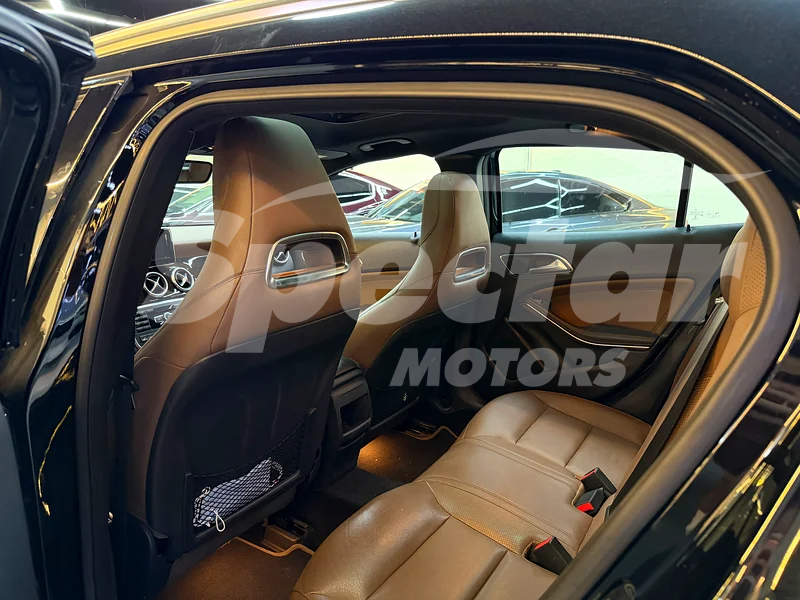 
								Mercedes-Benz GLA 250 4Matic full									