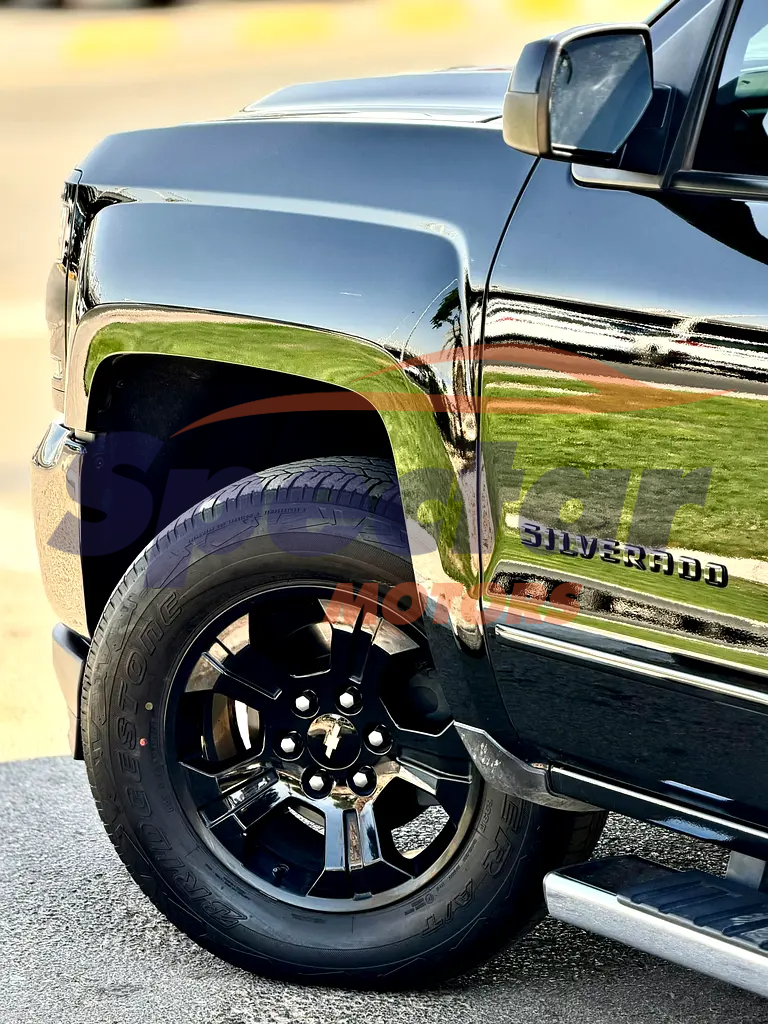 
								Chevrolet Silverado LT full									