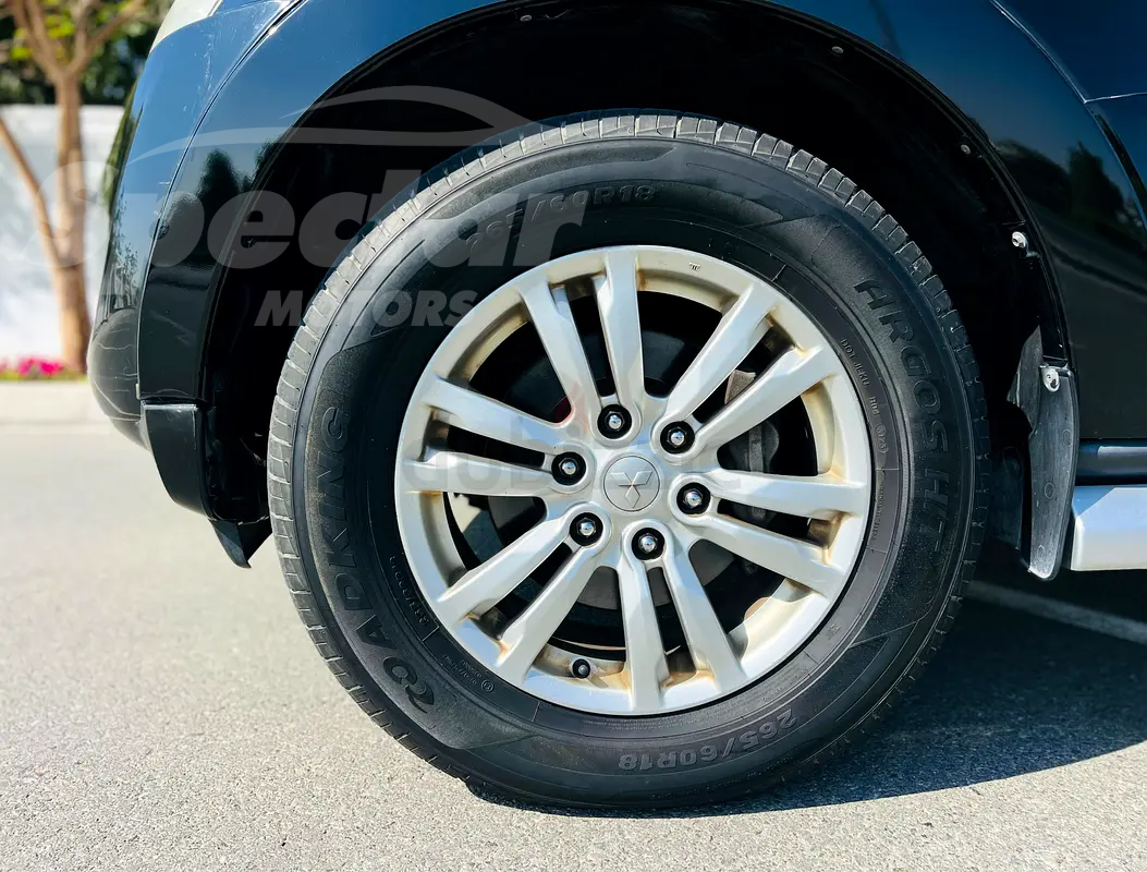 
								Mitsubishi Pajero GLS full									