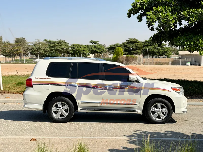 
								Toyota Land Cruiser GXR full									