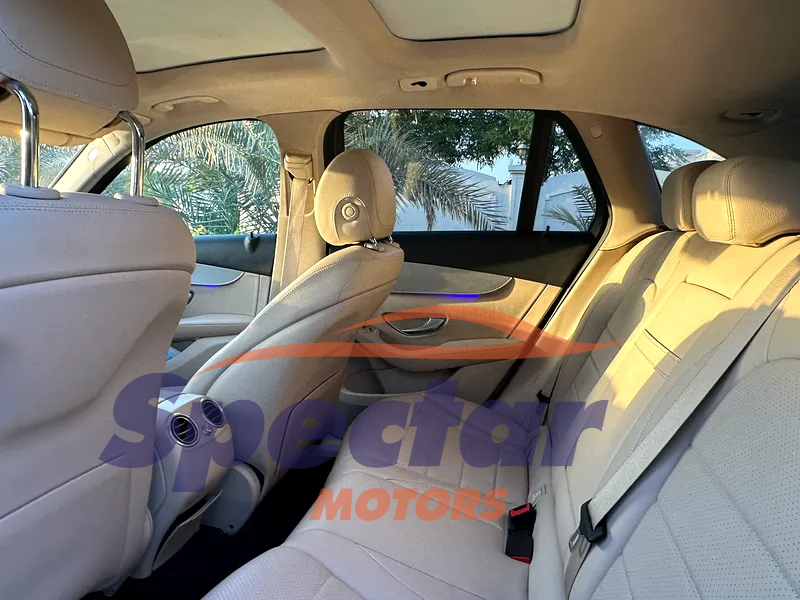 
								Mercedes-Benz GLC 300 AMG full									