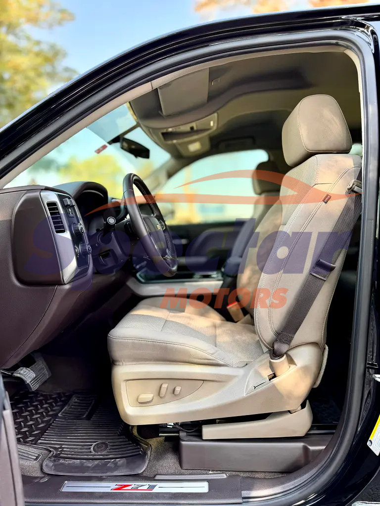 
								Chevrolet Silverado LT full									