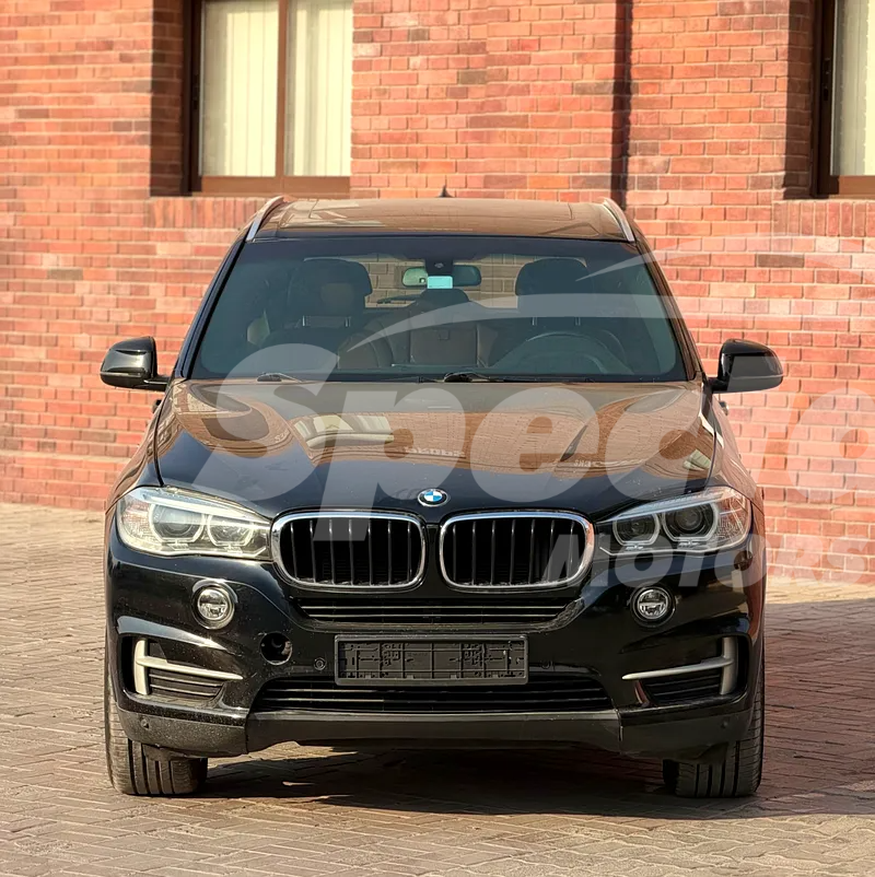 
								BMW X5 M50i full									