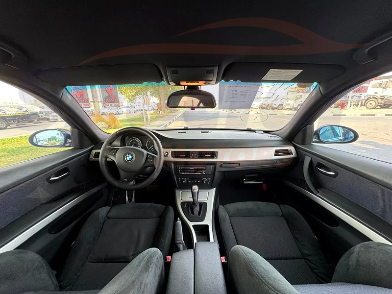 
								BMW 3-Series 323i full									