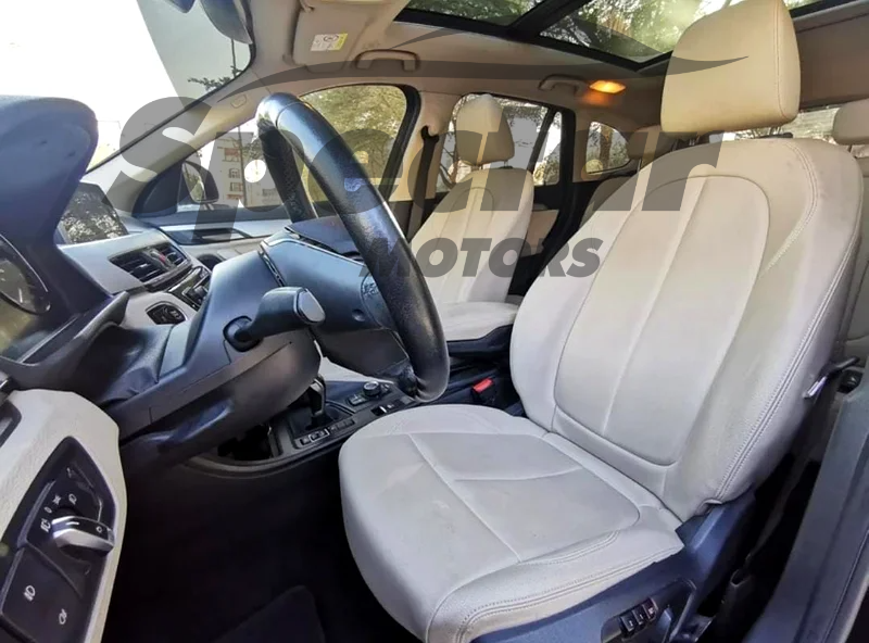 
								BMW X1 sDrive20i full									