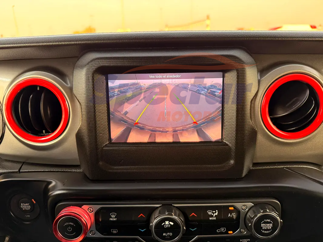 
								Jeep Wrangler Sahara Unlimited full									