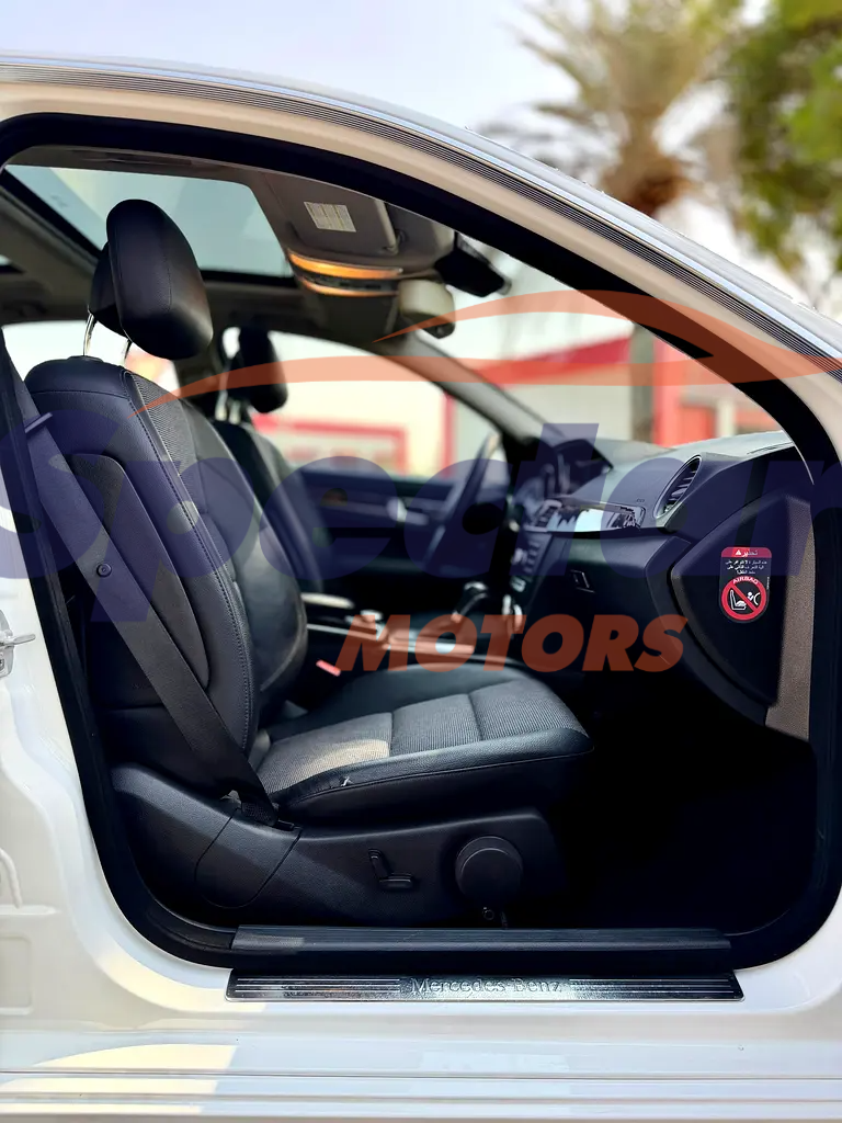 
								Mercedes-Benz C-Class C200 full									