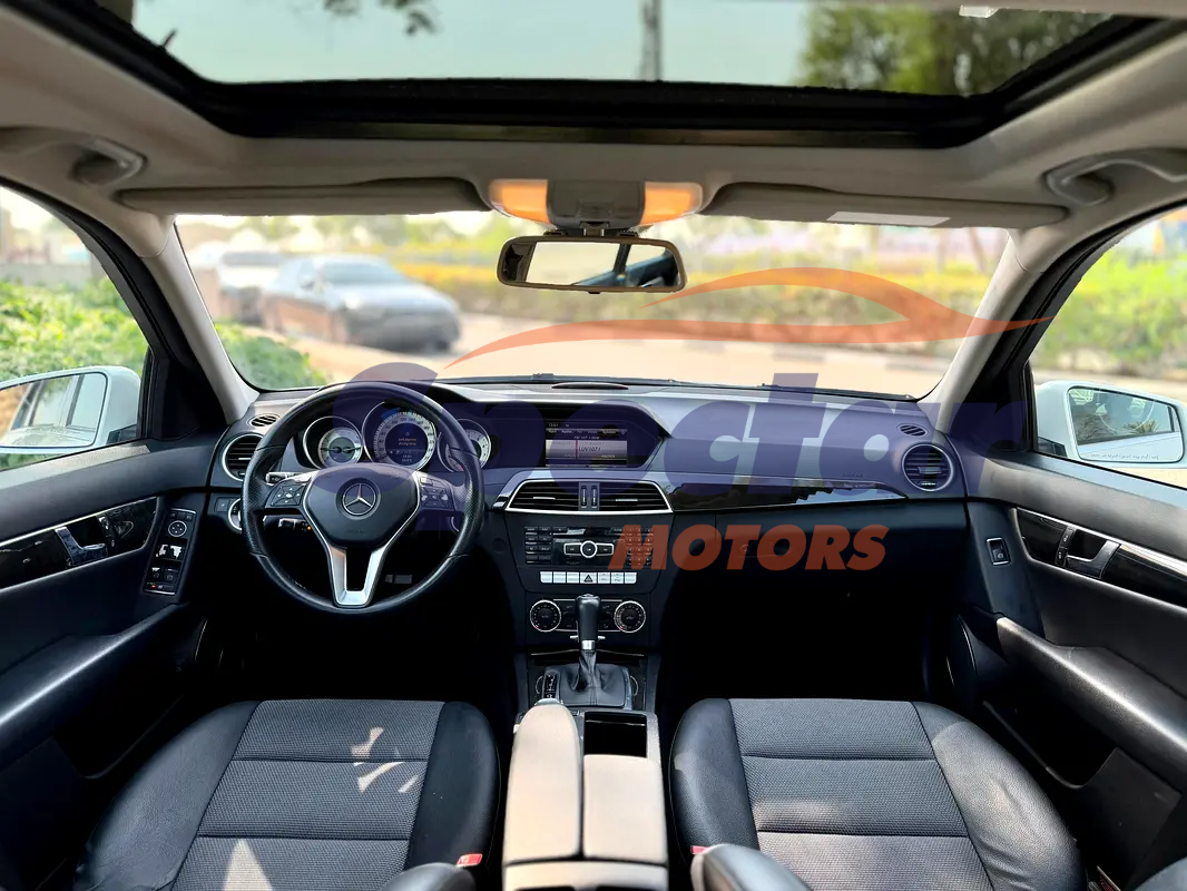 
								Mercedes-Benz C-Class C200 full									