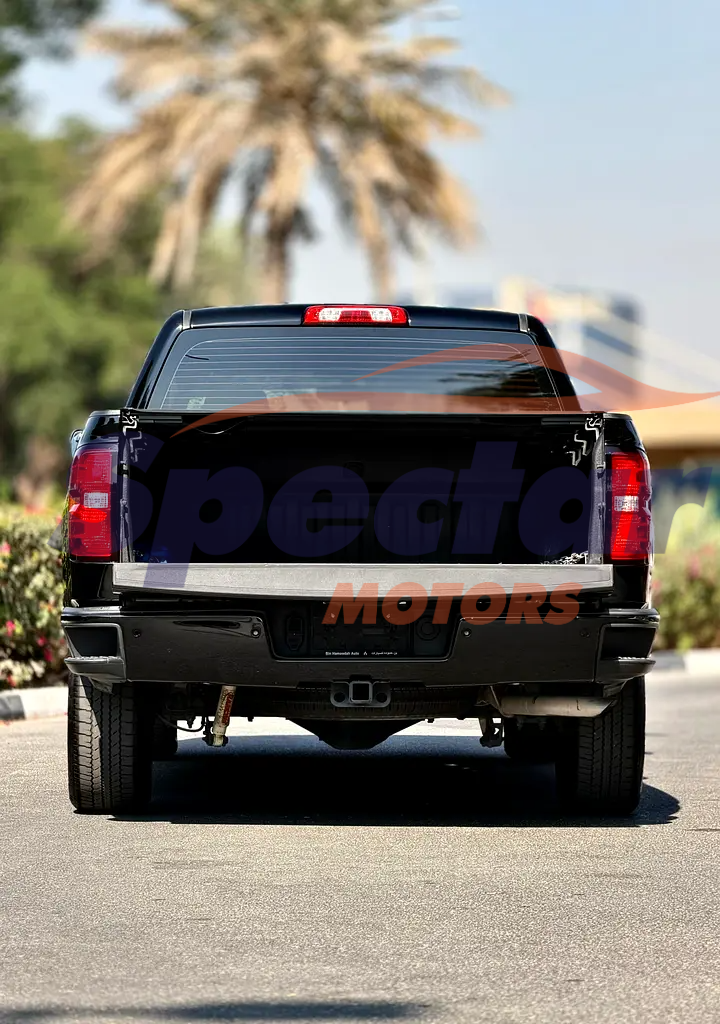 
								Chevrolet Silverado LT full									