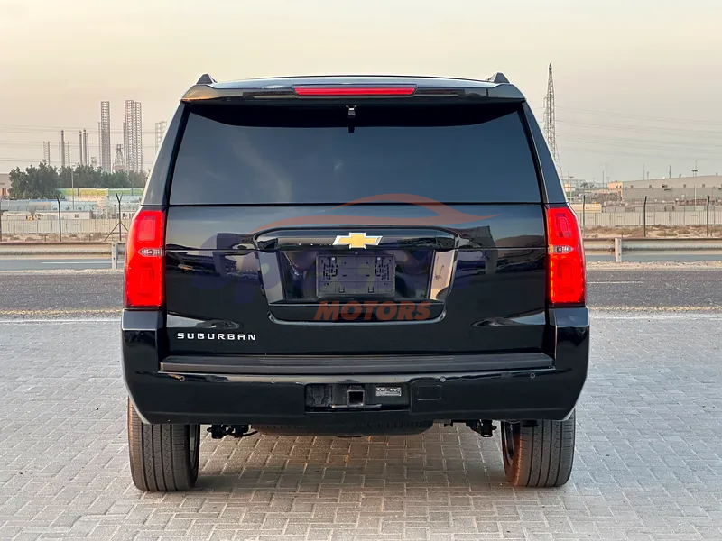 
								Chevrolet Suburban LT full									