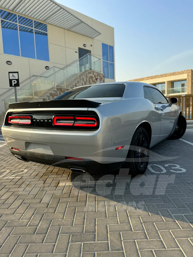 
								Dodge Challenger SXT full									