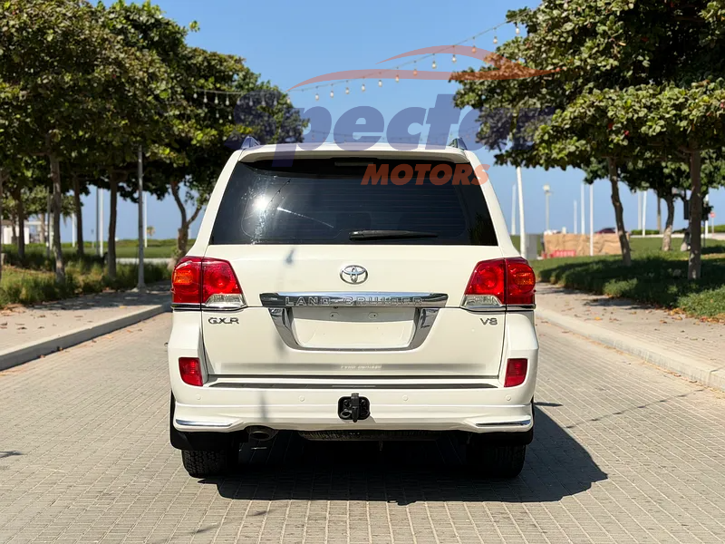 
								Toyota Land Cruiser GXR full									