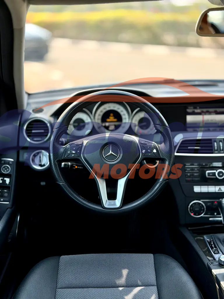 
								Mercedes-Benz C-Class C200 full									