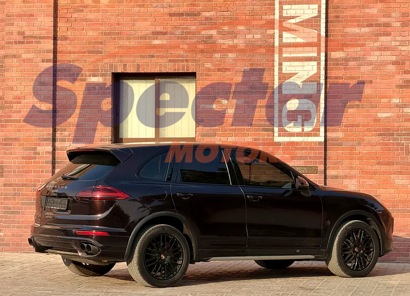 
								Porsche Cayenne Standard full									