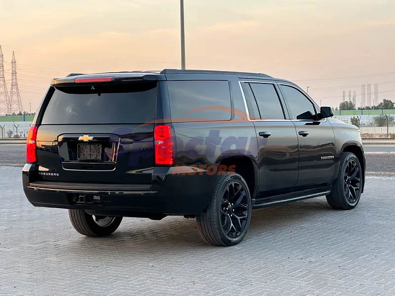 
								Chevrolet Suburban LT full									