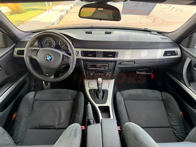 
								BMW 3-Series 323i full									