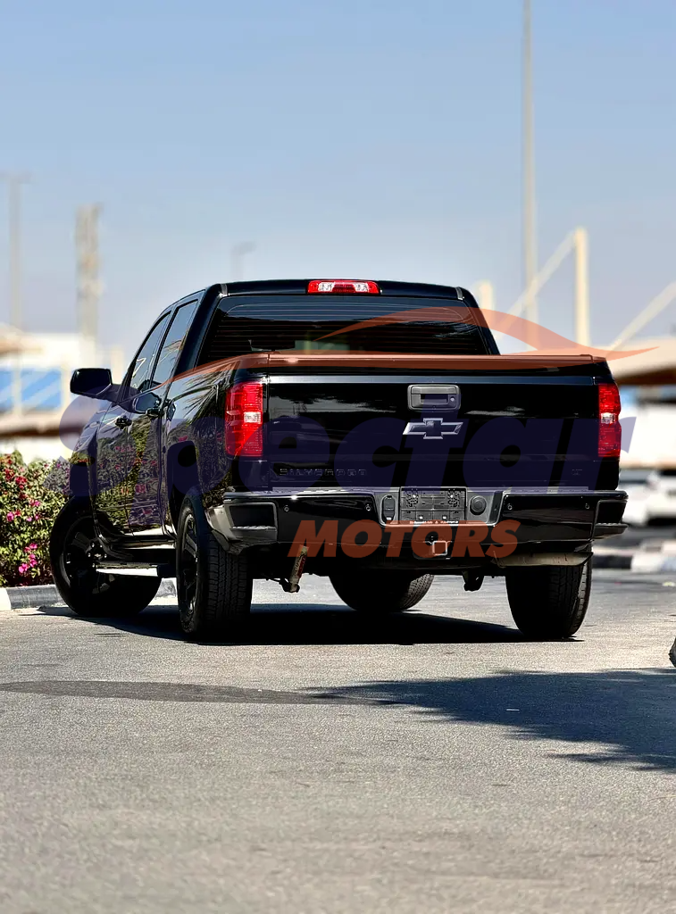 
								Chevrolet Silverado LT full									