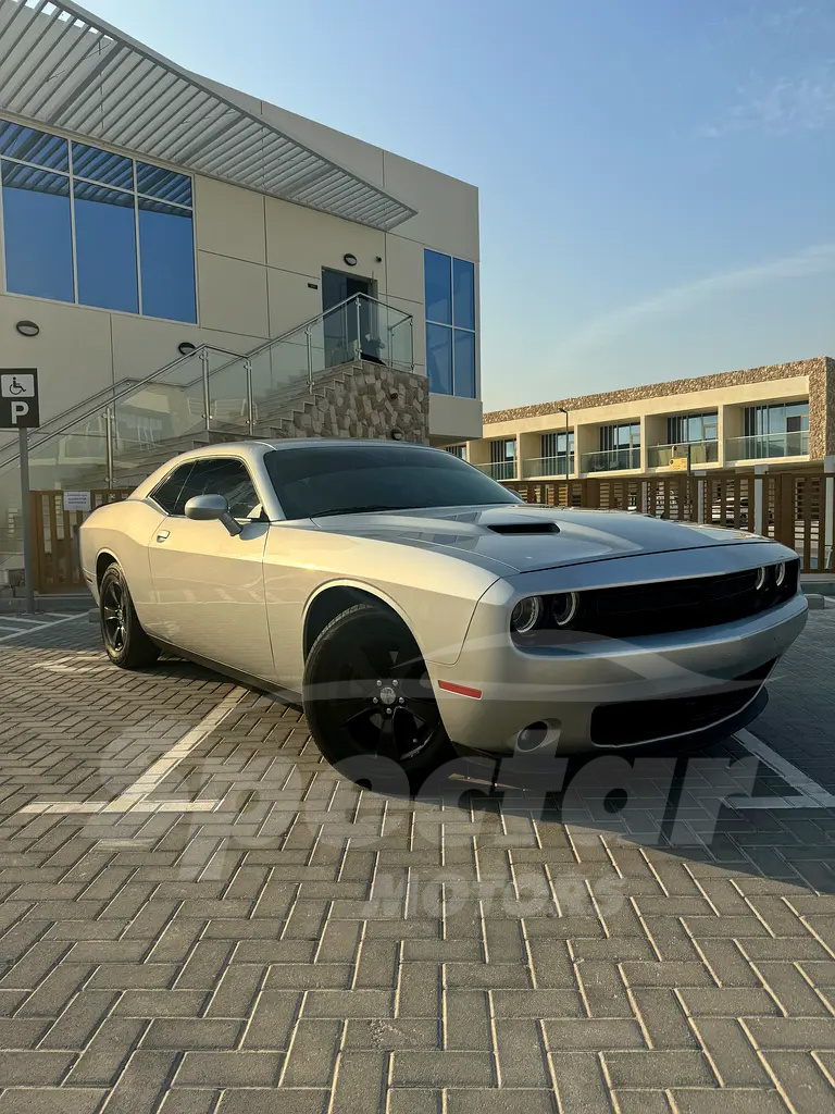 
								Dodge Challenger SXT full									