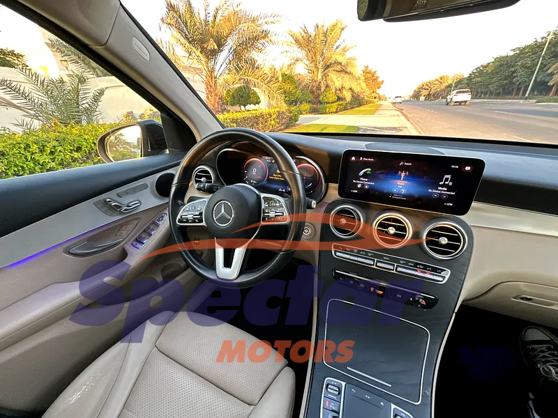 
								Mercedes-Benz GLC 300 AMG full									