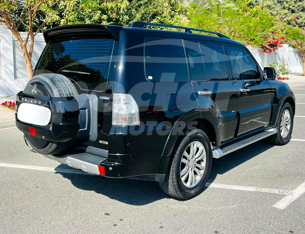 
								Mitsubishi Pajero GLS full									