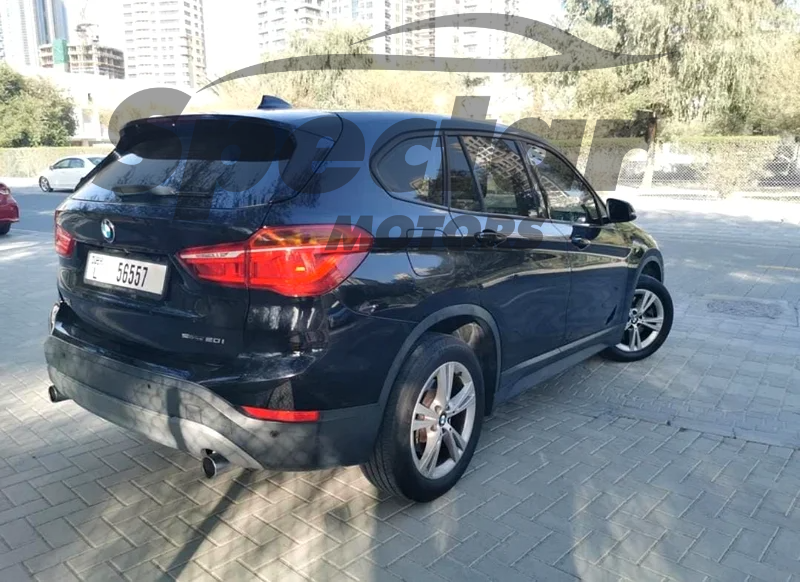 
								BMW X1 sDrive20i full									