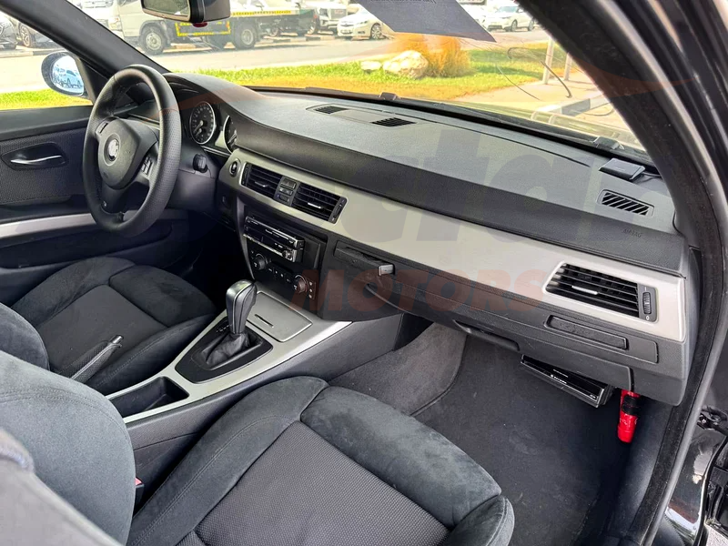 
								BMW 3-Series 323i full									