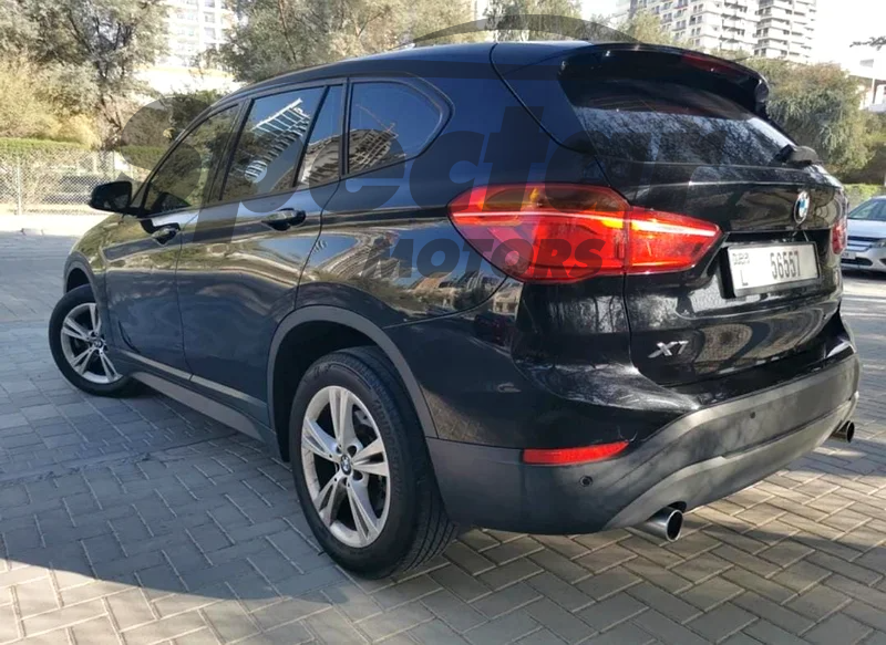 
								BMW X1 sDrive20i full									