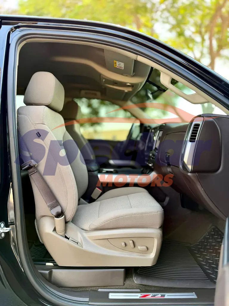 
								Chevrolet Silverado LT full									