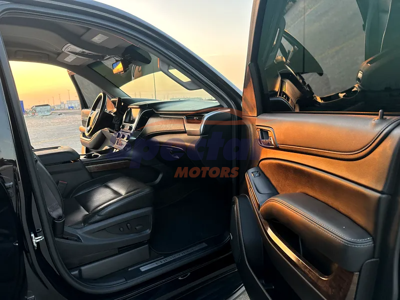 
								Chevrolet Suburban LT full									