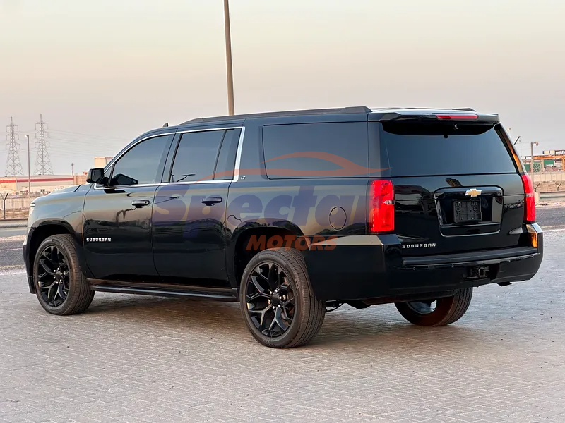 
								Chevrolet Suburban LT full									