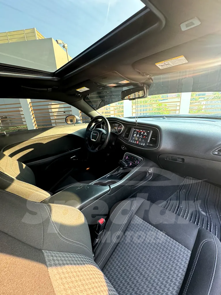 
								Dodge Challenger SXT full									