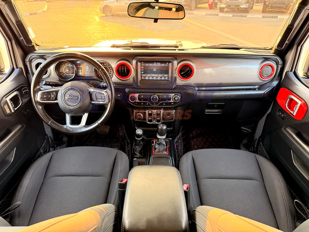 
								Jeep Wrangler Sahara Unlimited full									