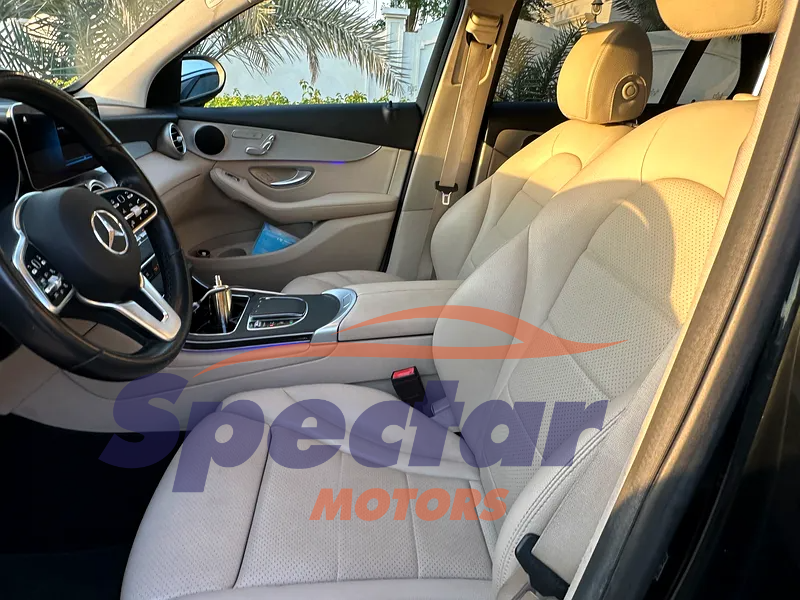 
								Mercedes-Benz GLC 300 AMG full									