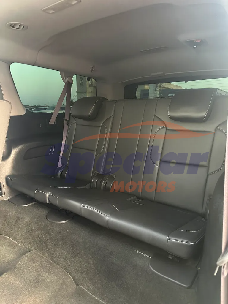 
								Chevrolet Suburban LT full									