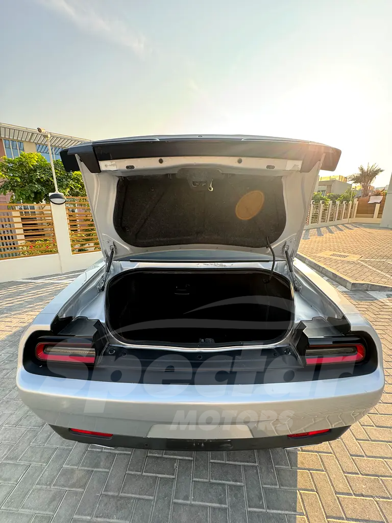 
								Dodge Challenger SXT full									