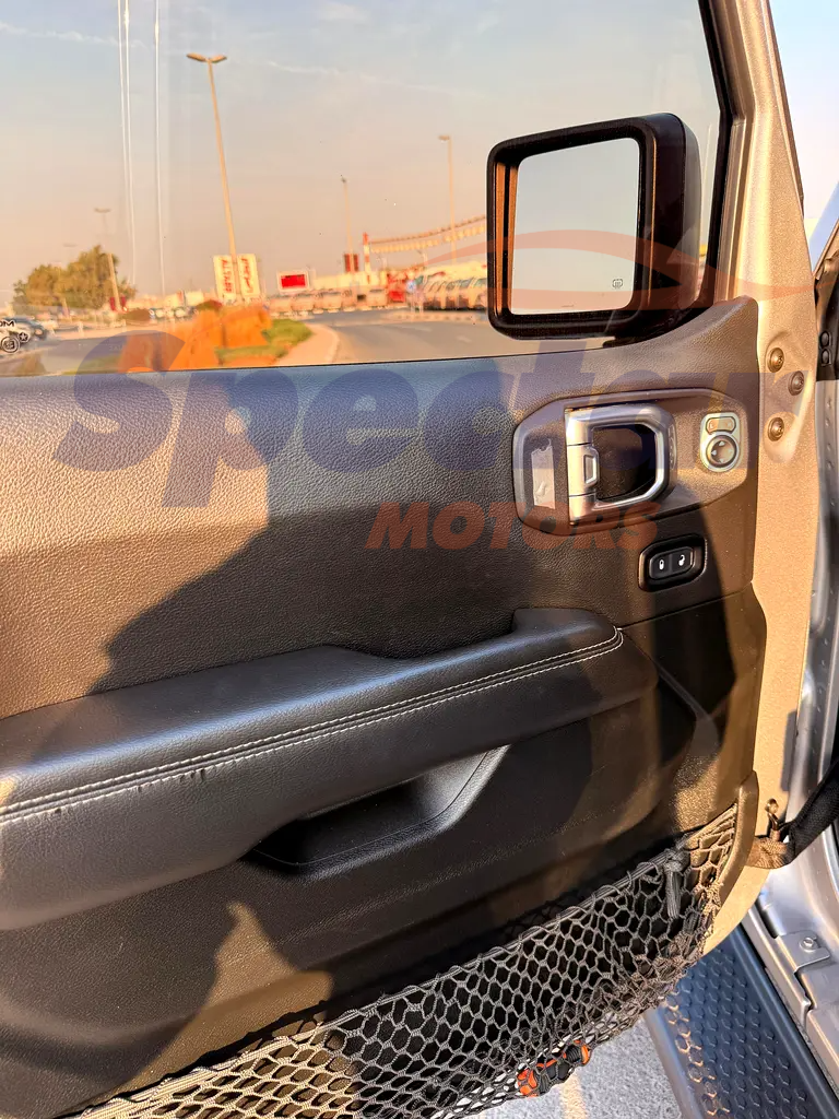 
								Jeep Wrangler Sahara Unlimited full									