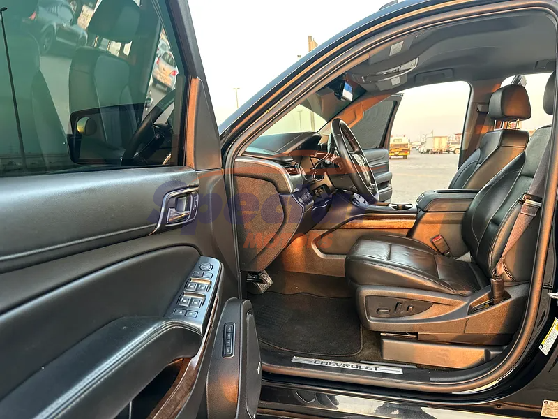 
								Chevrolet Suburban LT full									