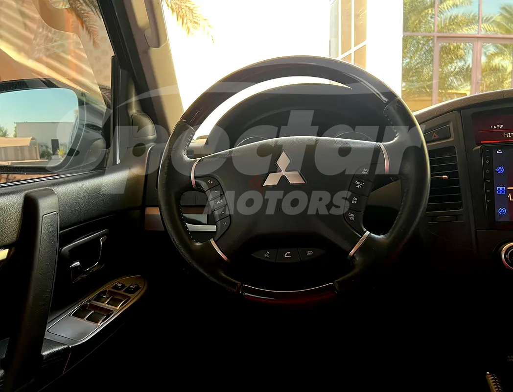 
								Mitsubishi Pajero GLS full									