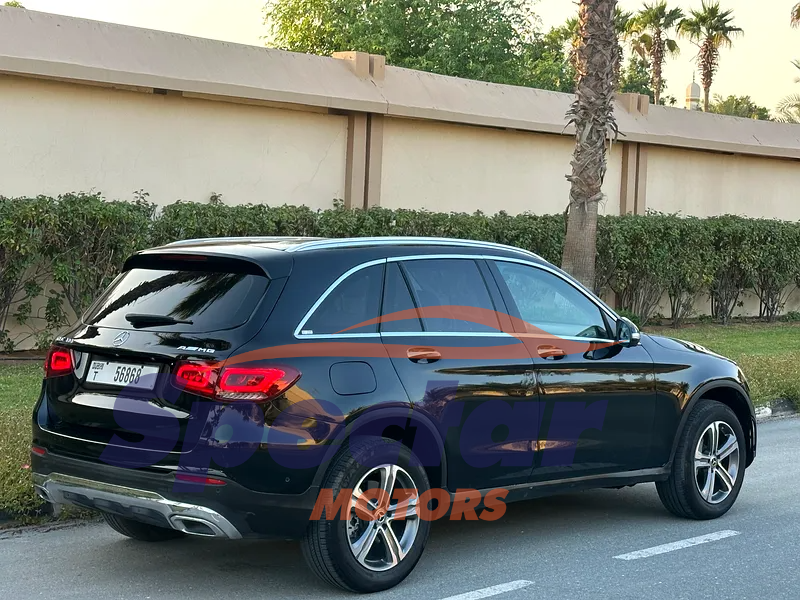 
								Mercedes-Benz GLC 300 AMG full									