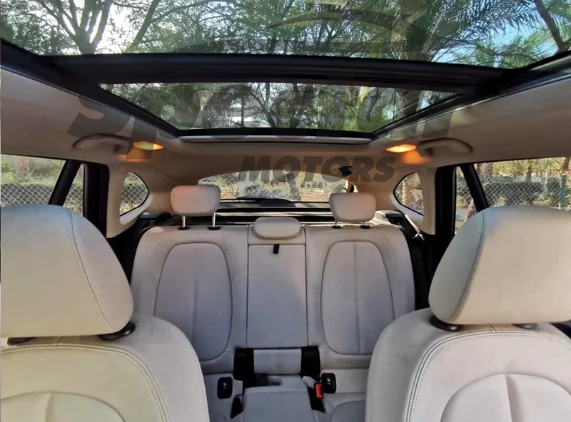 
								BMW X1 sDrive20i full									