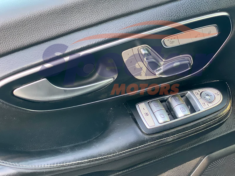 
								Mercedes-Benz V-Class V 250 full									