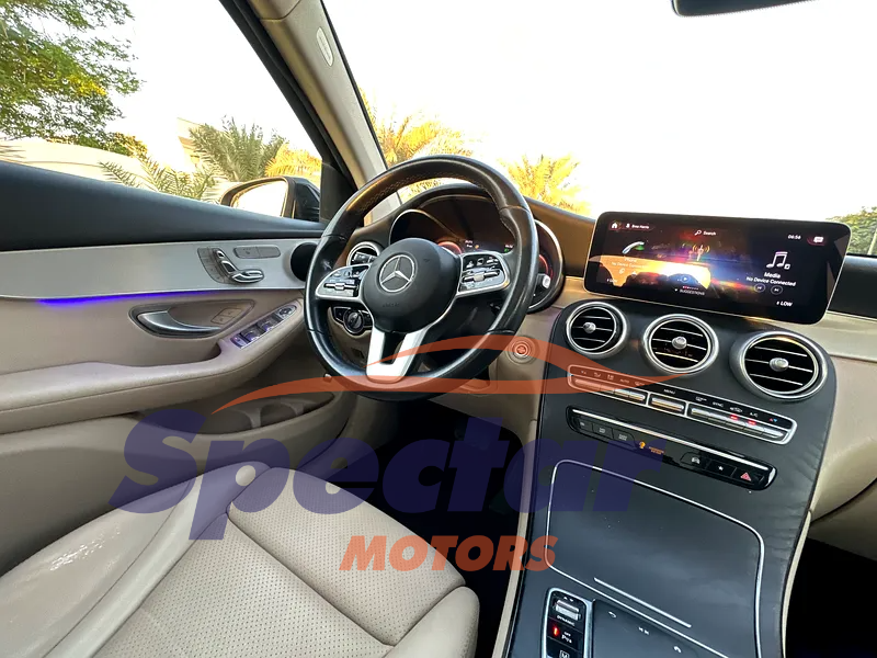 
								Mercedes-Benz GLC 300 AMG full									