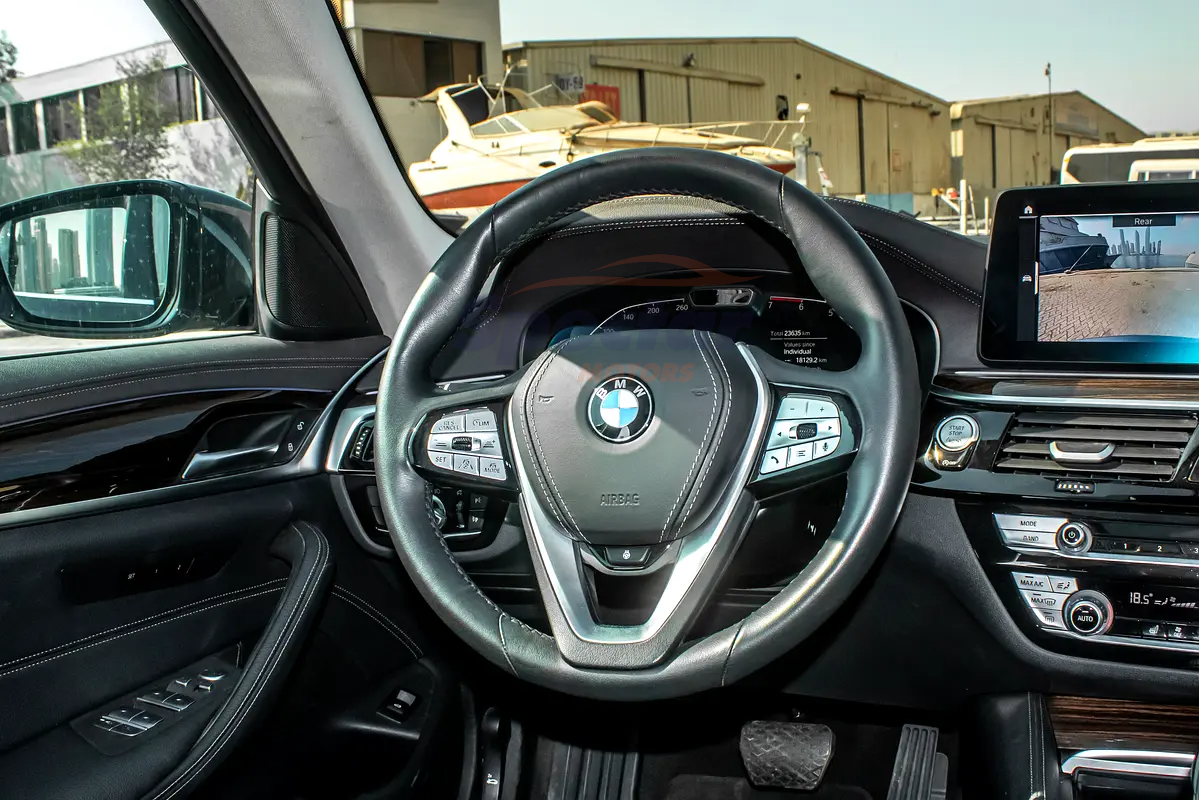 
								BMW 5-Series 520i M-Kit full									