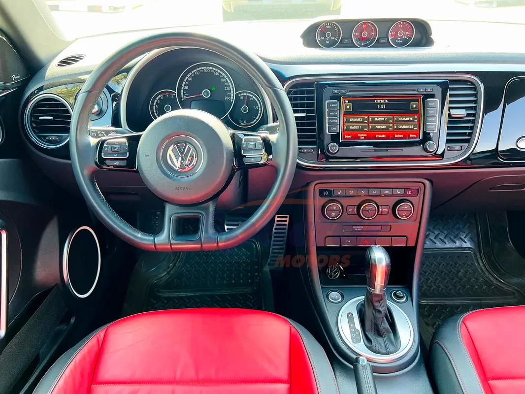 
								Volkswagen Beetle Black Launch Edition full									