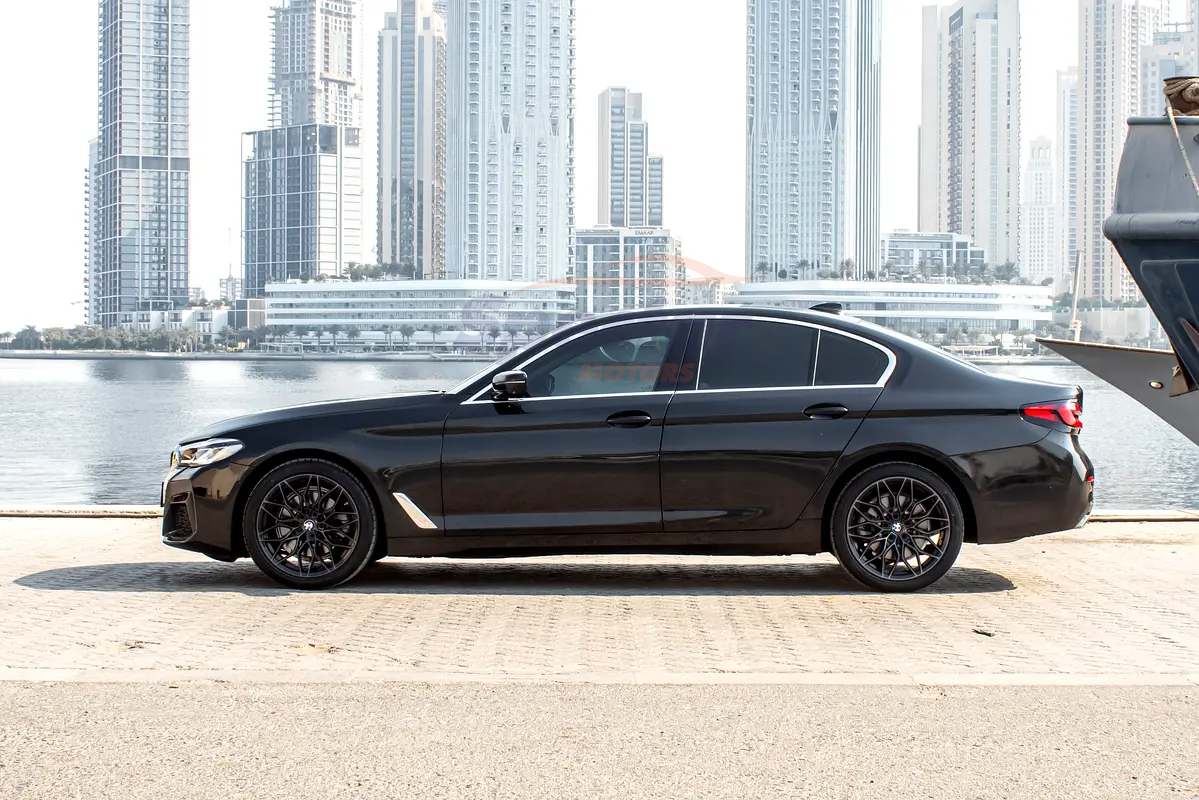 
								BMW 5-Series 520i M-Kit full									