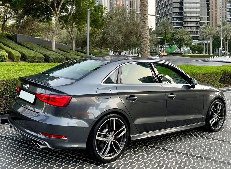 
								Audi S3 2.0 TFSI quattro S tronic full									