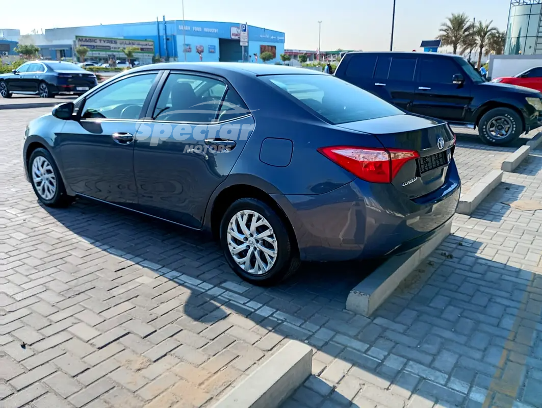 
								Toyota Corolla Base full									