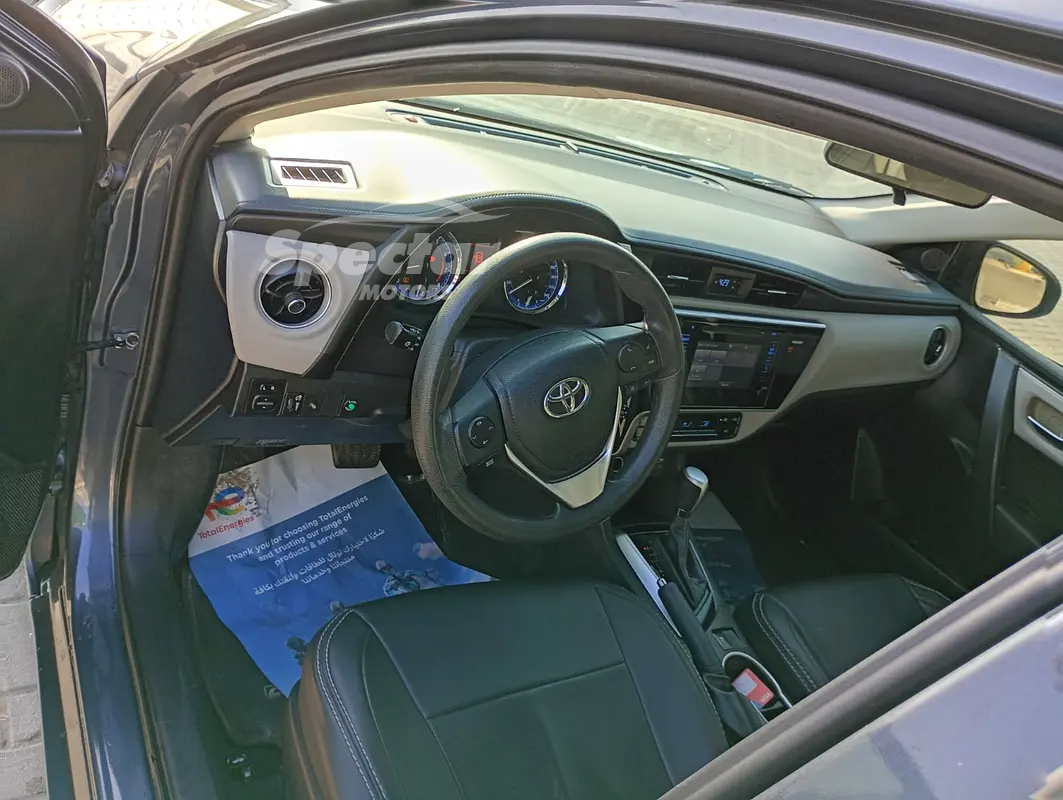 
								Toyota Corolla Base full									